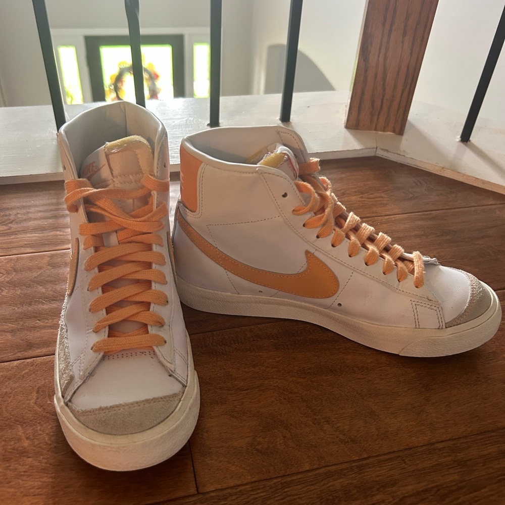 Nike High-Top Sneakers in White and Orange